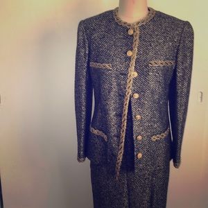 2 peas suit, worn one’s, look brand new